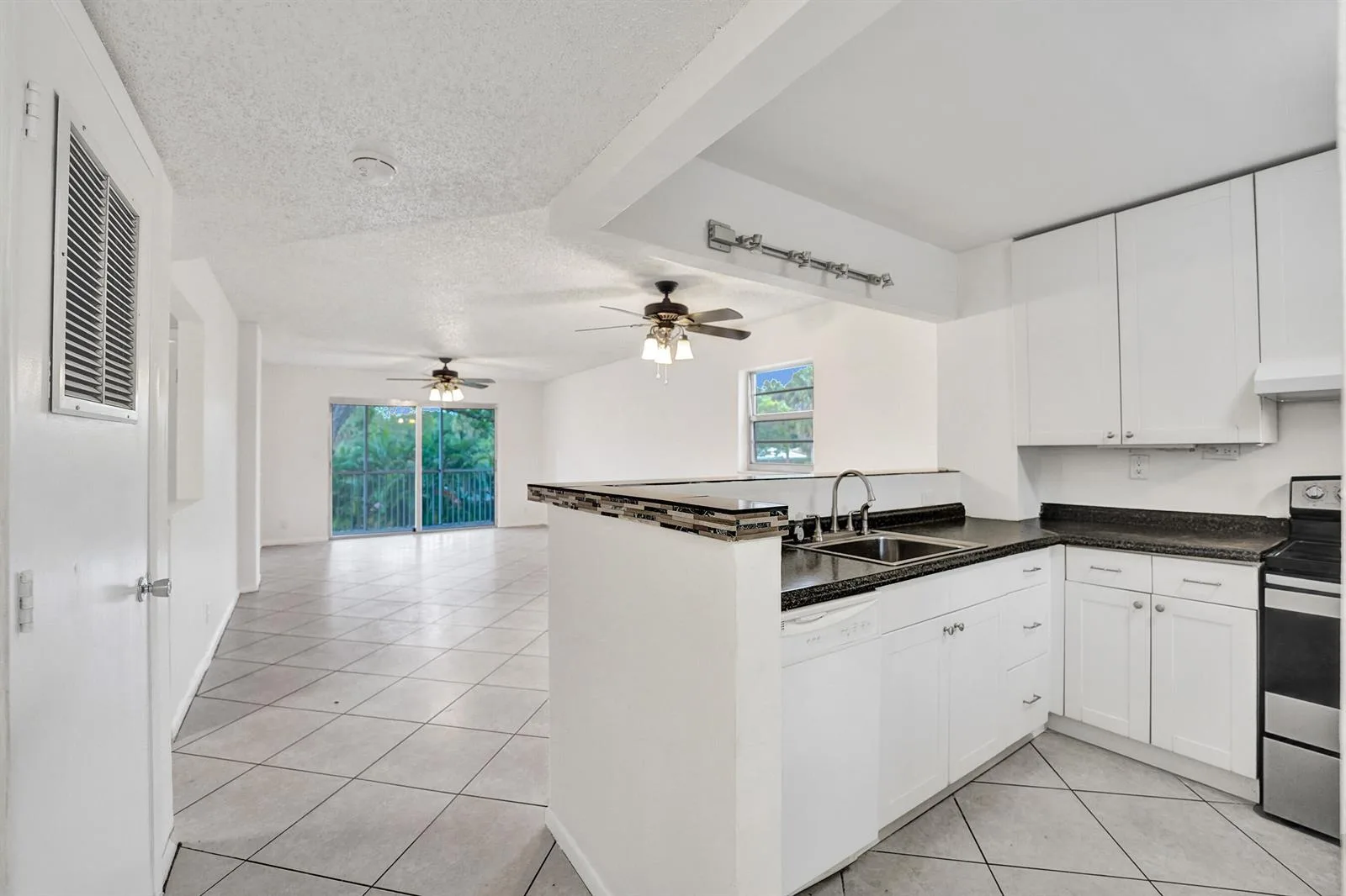 1100 NW 87th Avenue # 208, Coral Springs, FL 33071 photo 2