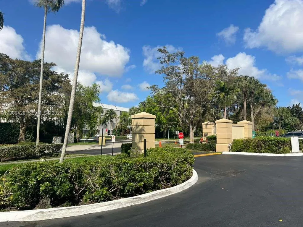 800 NE 195th St # 501, Miami, FL 33179 photo 3
