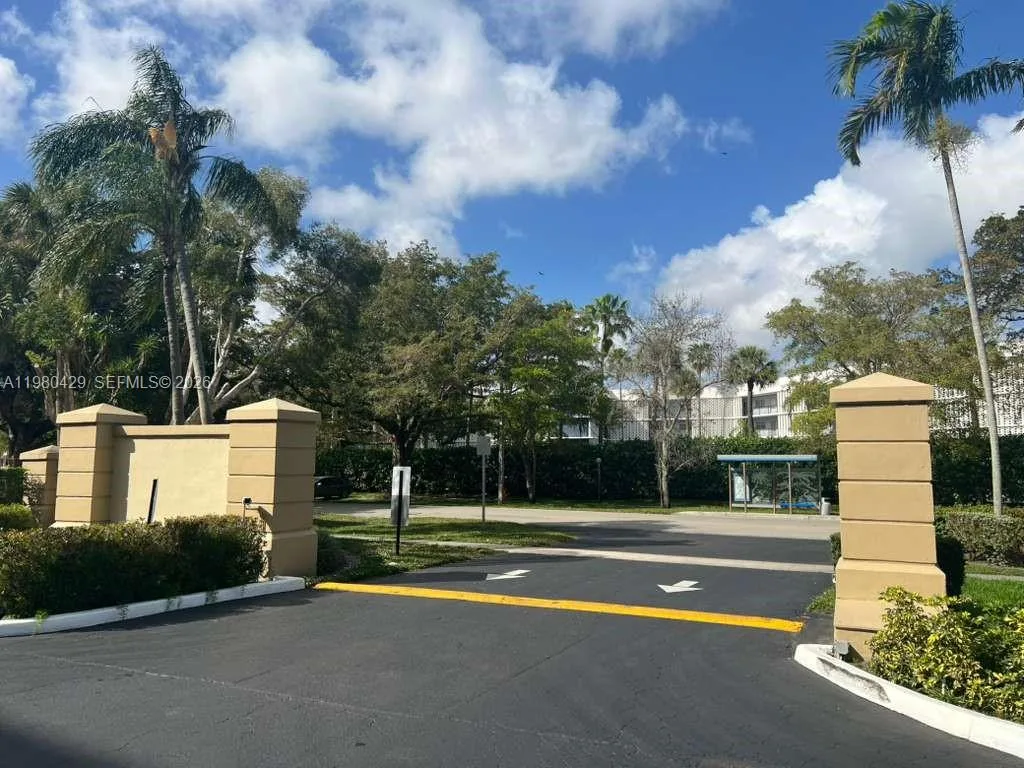 800 NE 195th St # 501, Miami, FL 33179 photo 4