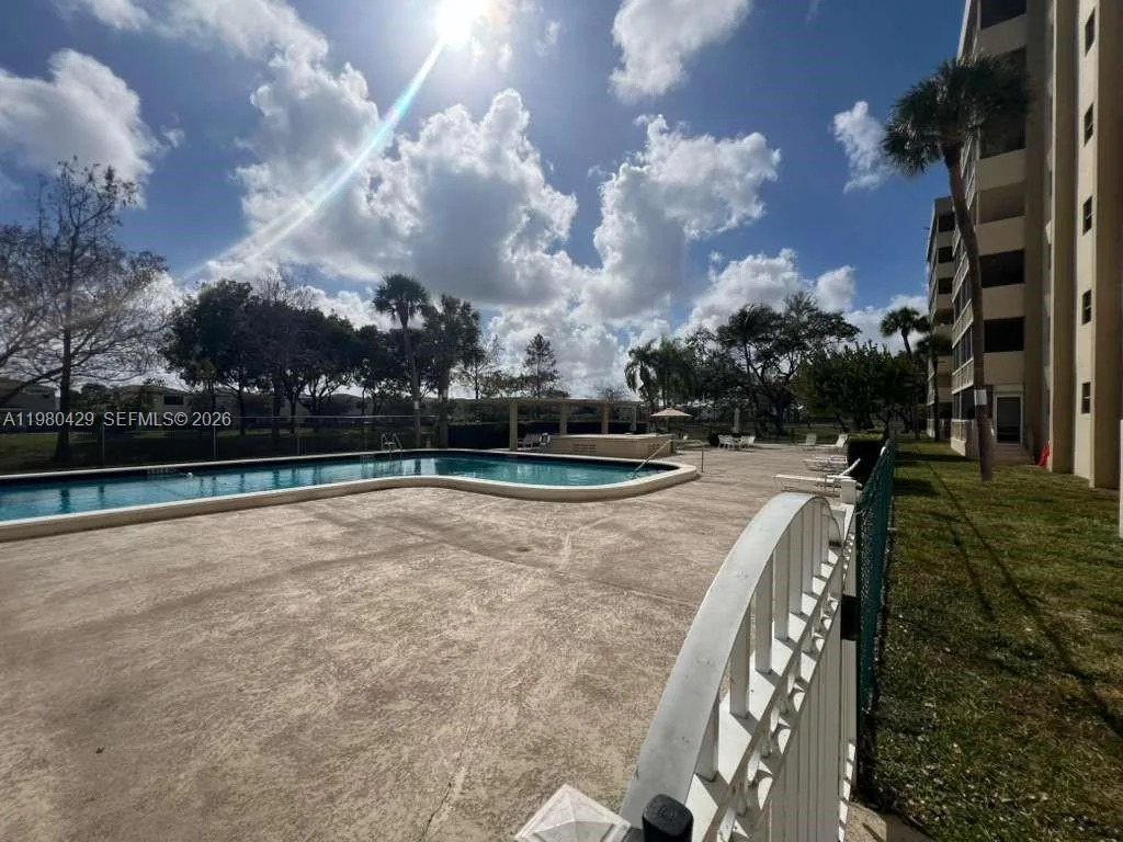 800 NE 195th St # 501, Miami, FL 33179 photo 6