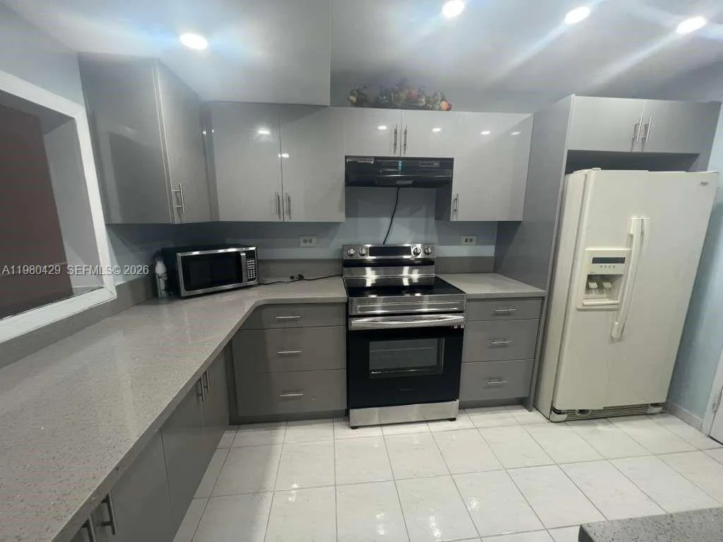 800 NE 195th St # 501, Miami, FL 33179 photo 7