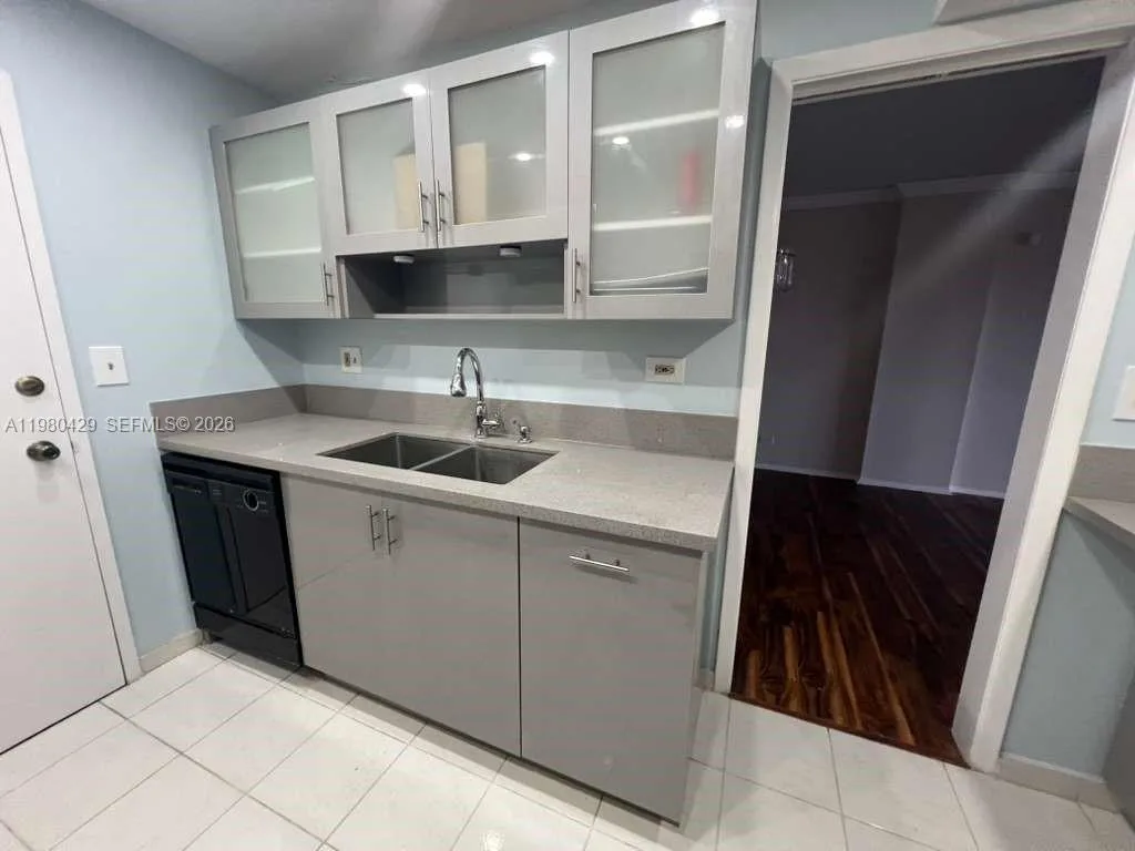 800 NE 195th St # 501, Miami, FL 33179 photo 8