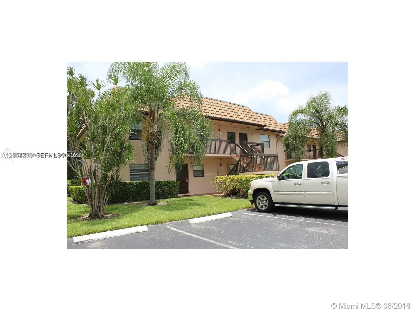 10437 NW 11th St # 202, Pembroke Pines, FL 33026