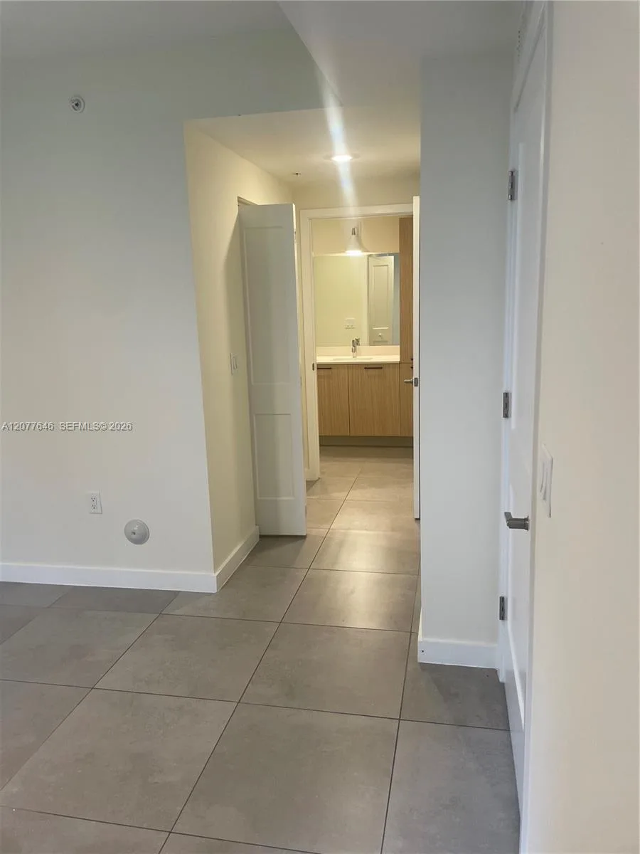 16395 Biscayne Blvd # 313, North Miami Beach, FL 33160