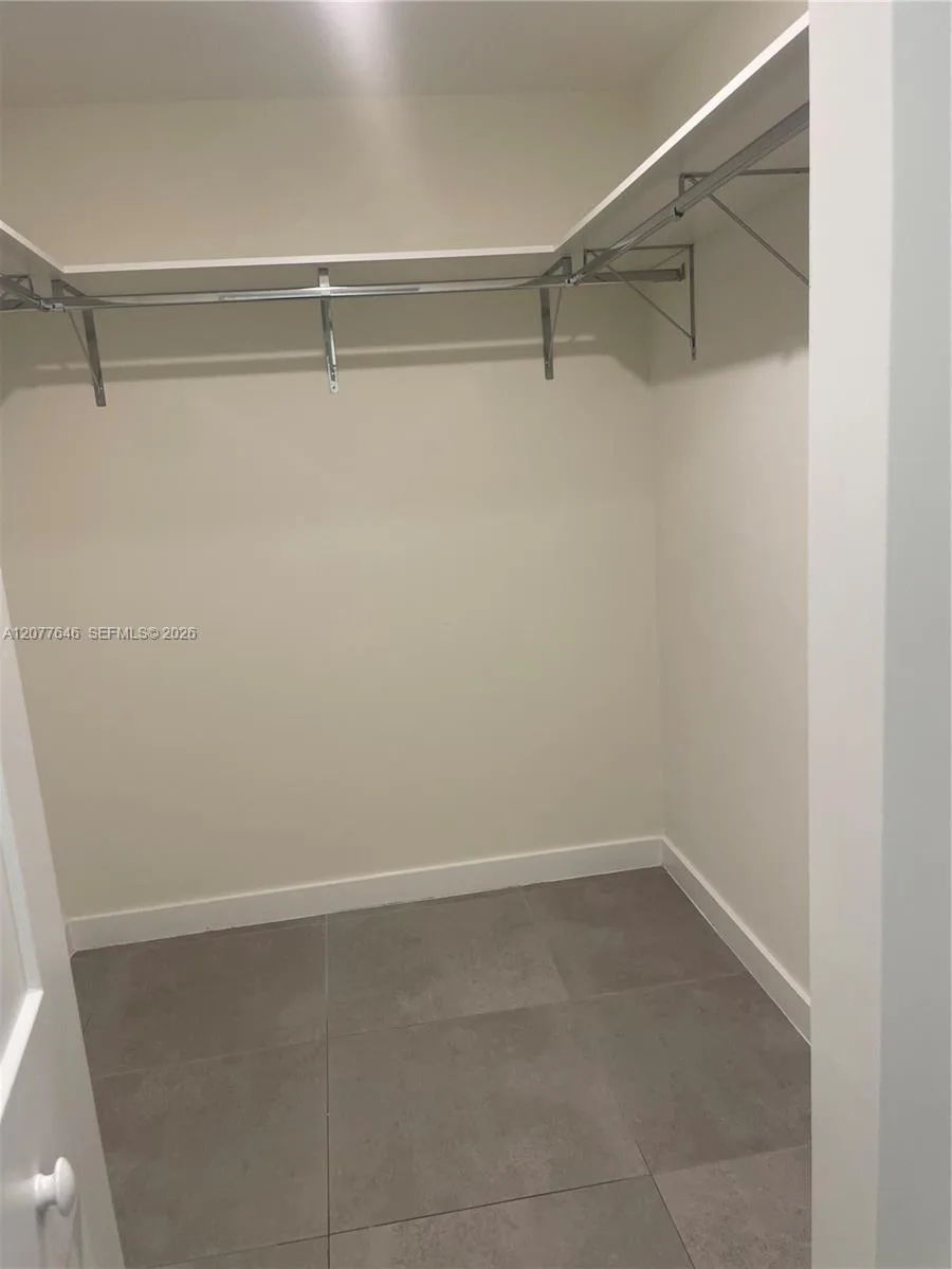 16395 Biscayne Blvd # 313, North Miami Beach, FL 33160 photo 4