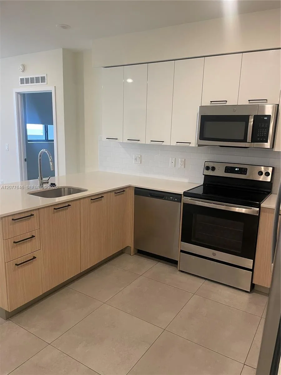 16395 Biscayne Blvd # 313, North Miami Beach, FL 33160 photo 7