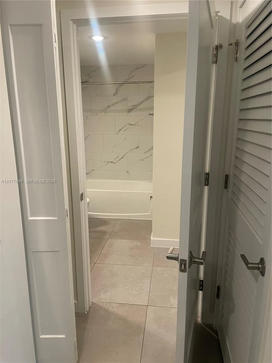 16395 Biscayne Blvd # 313, North Miami Beach, FL 33160 photo 9