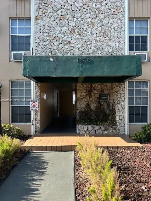 1400 S Douglas Rd # 11, Coral Gables, FL 33134 photo 2