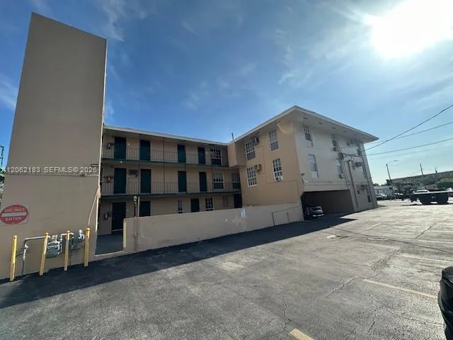 1400 S Douglas Rd # 11, Coral Gables, FL 33134 photo 3