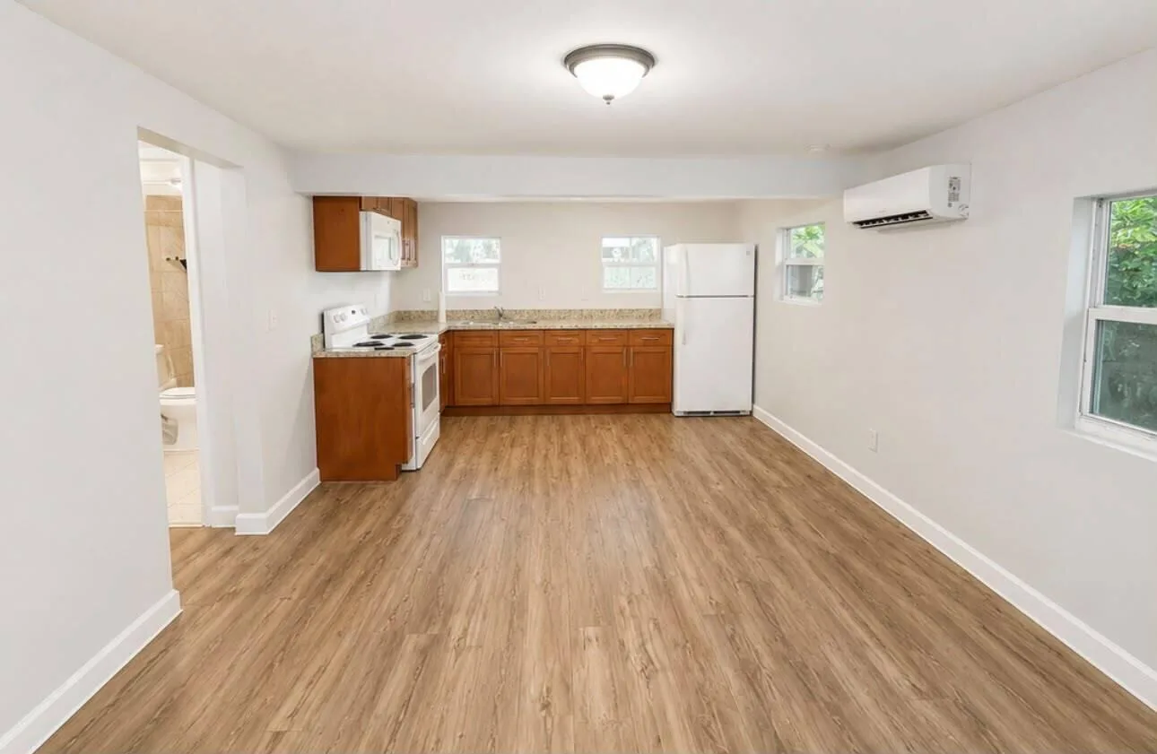 210 SW 7th Street, Dania Beach, FL 33004