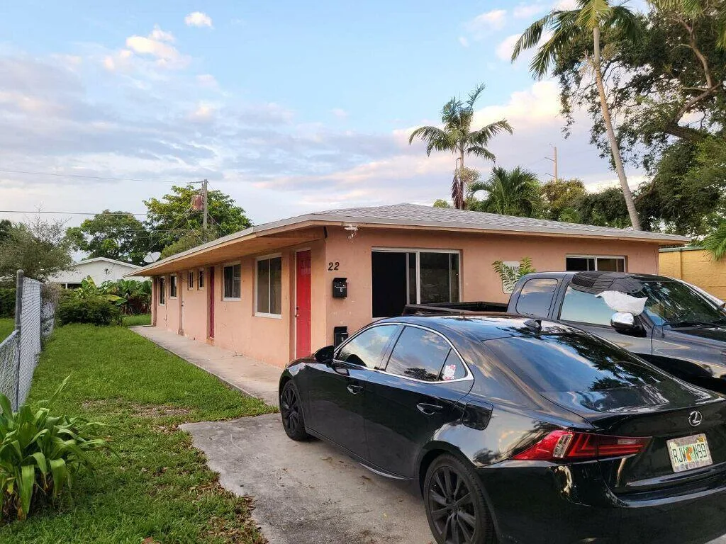 22 SW 9TH Street # 1-2, Hallandale Beach, FL 33009