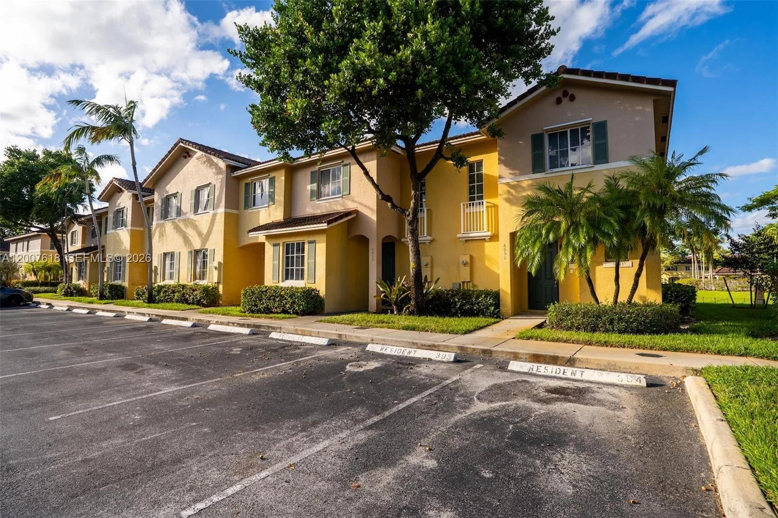 6051 SW 19th Pl, North Lauderdale, FL 33068