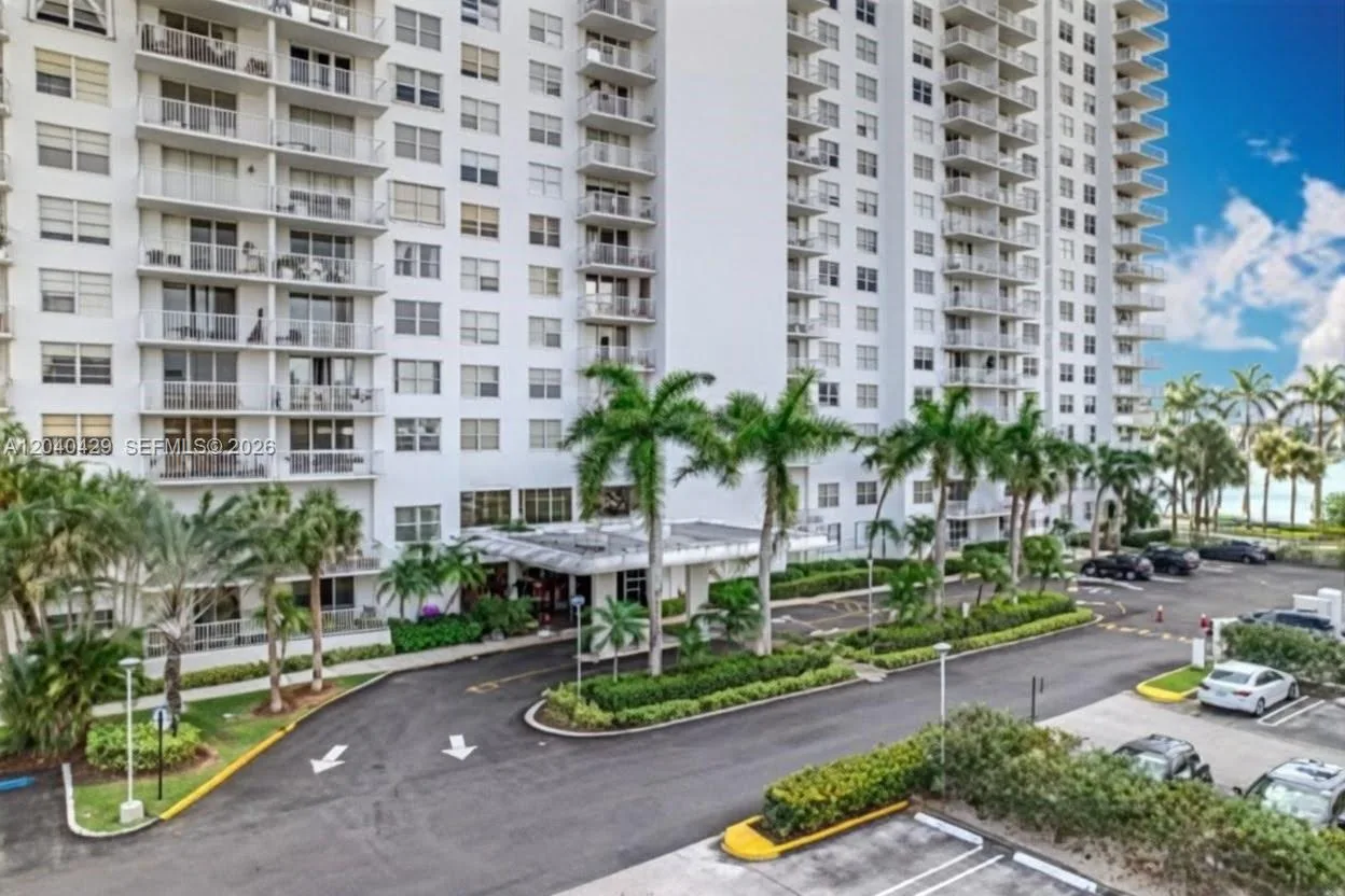 2801 NE 183rd St # 203W, Aventura, FL 33160