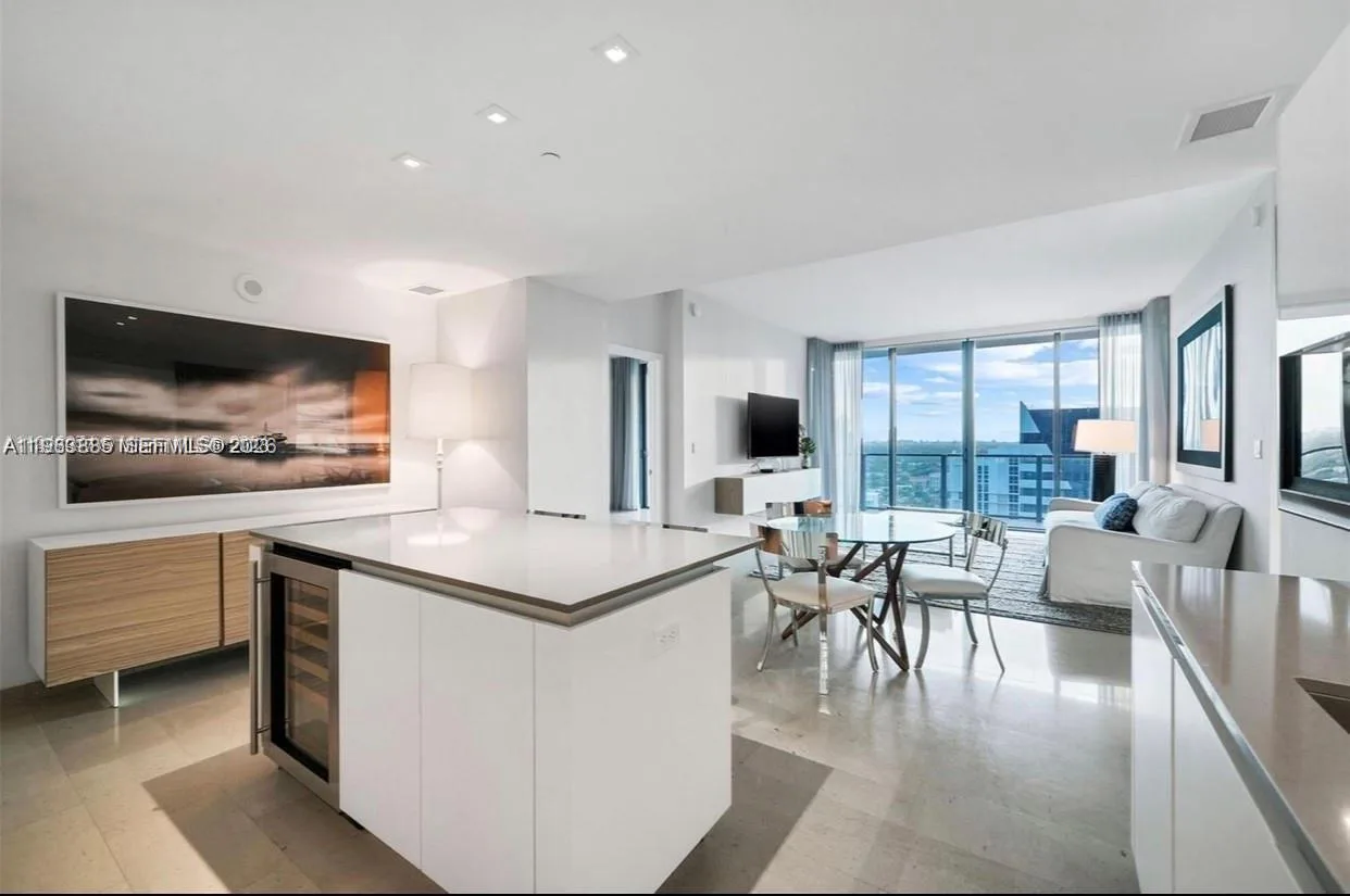 88 SW 7th St # 1904, Miami, FL 33130