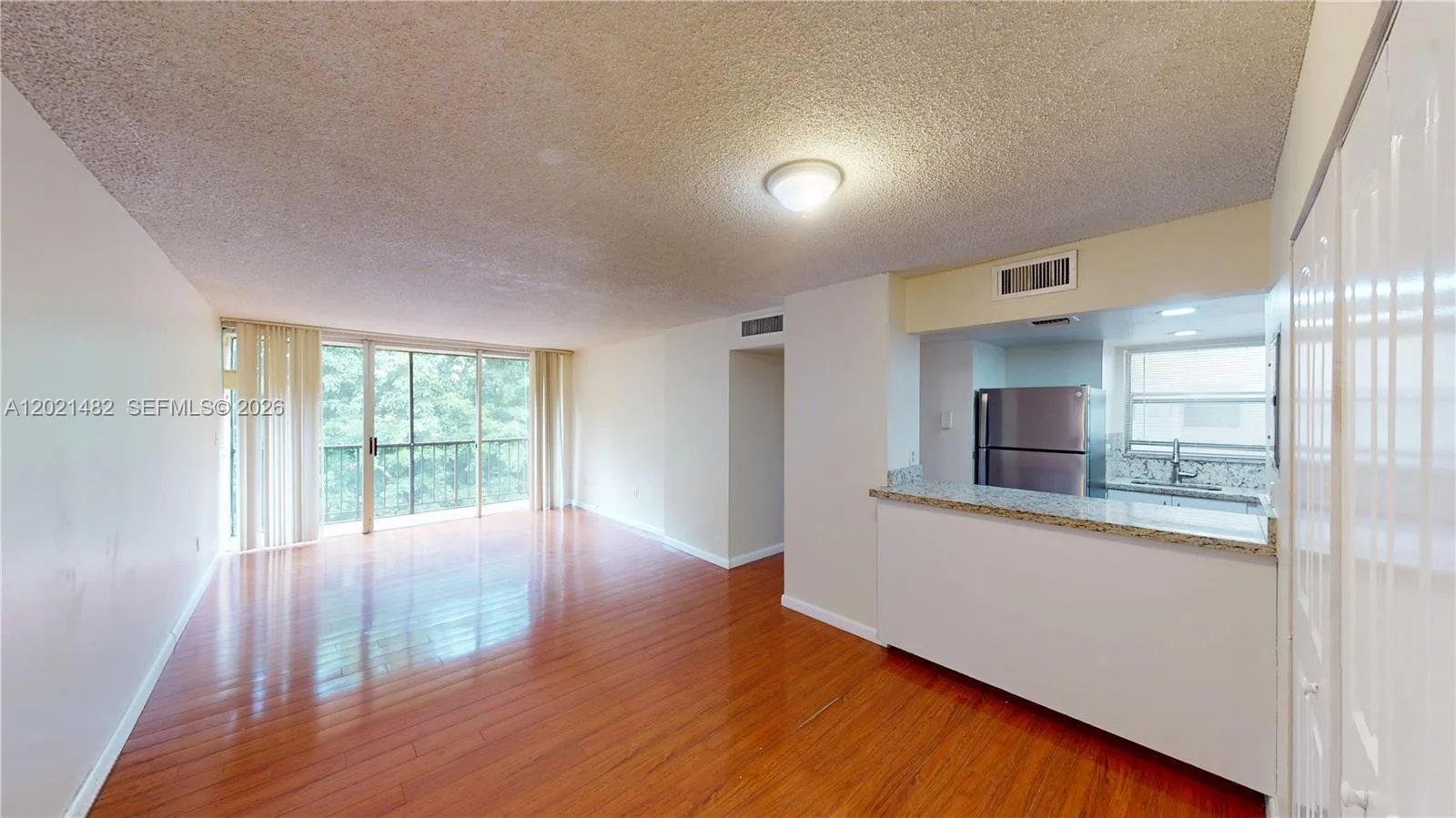 8860 Fontainebleau Blvd # 405, Miami, FL 33172