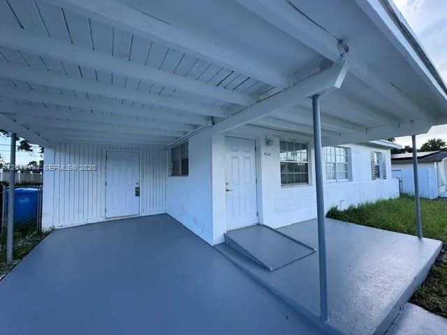 4221 SW 39th St, West Park, FL 33023