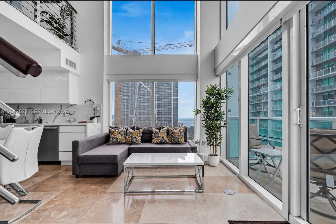 41 SE 5th St # 1702, Miami, FL 33131 photo 2