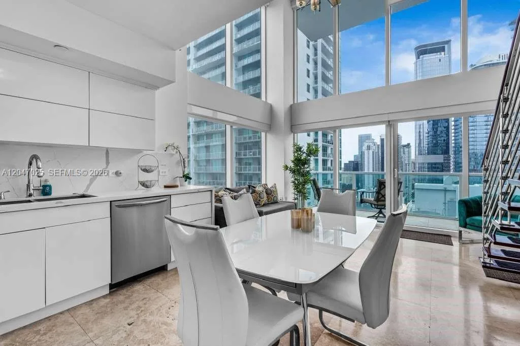 41 SE 5th St # 1702, Miami, FL 33131 photo 3