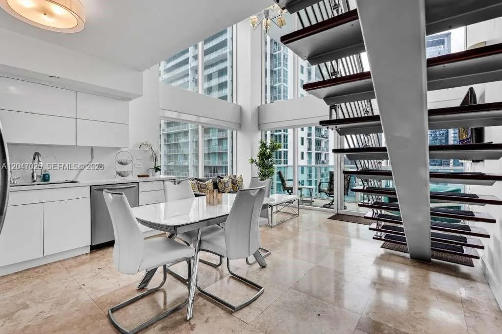 41 SE 5th St # 1702, Miami, FL 33131 photo 5