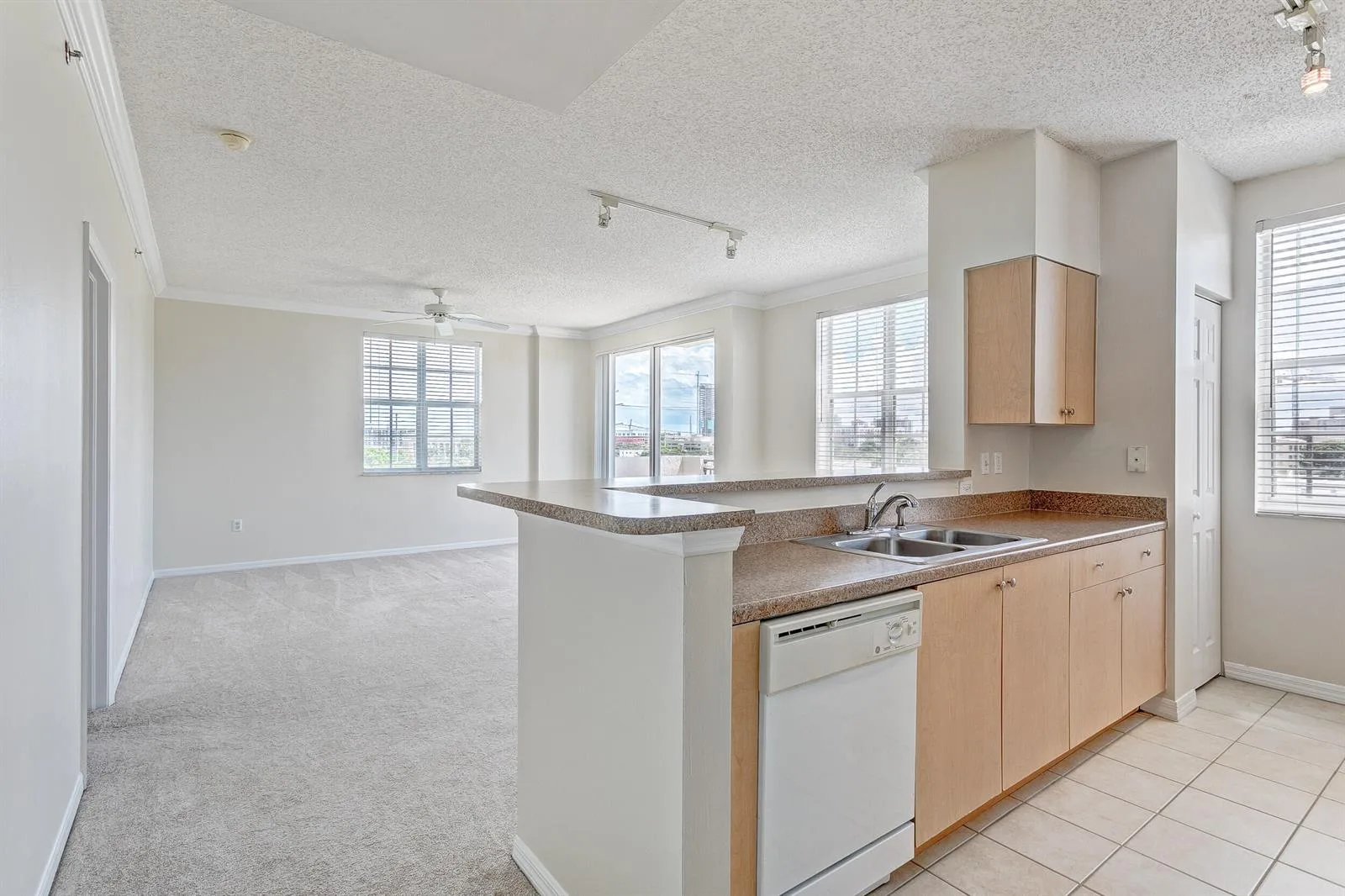 616 CLEARWATER PARK Road # 602, West Palm Beach, FL 33401 photo 12