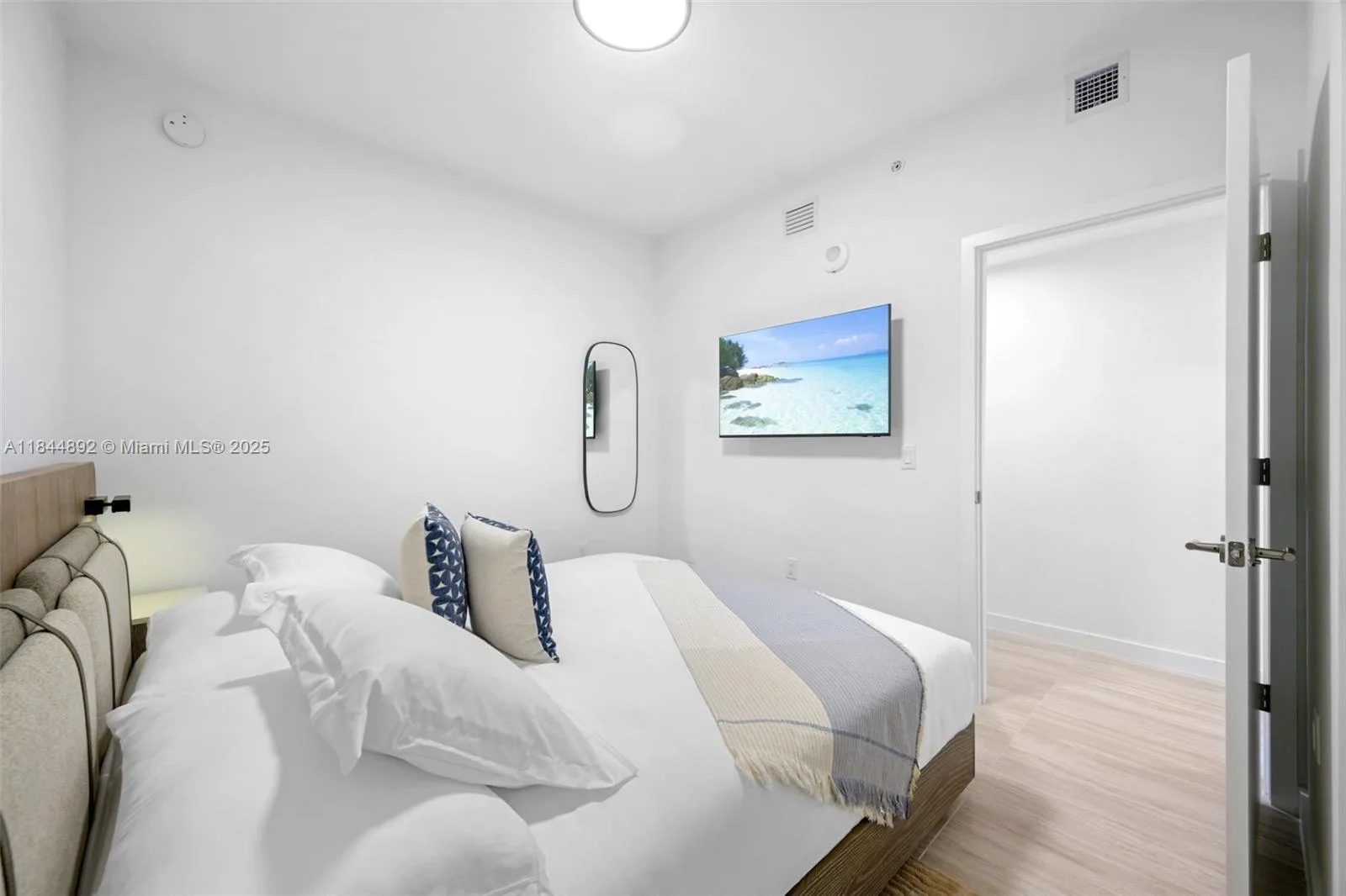 580 72nd St # 1603, Miami Beach, FL 33141 photo 9