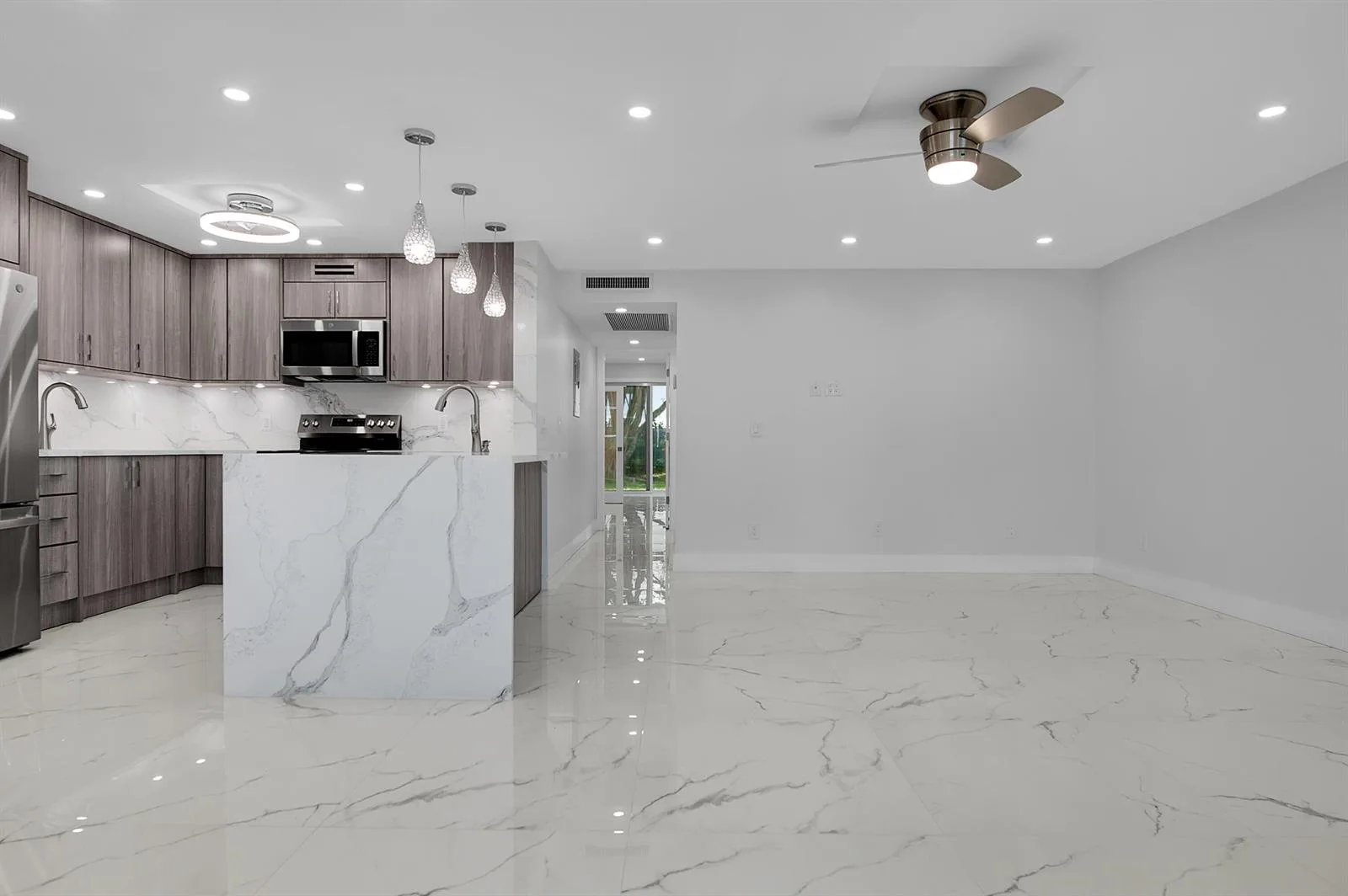 108 E Richmond A, Deerfield Beach, FL 33442 photo 2