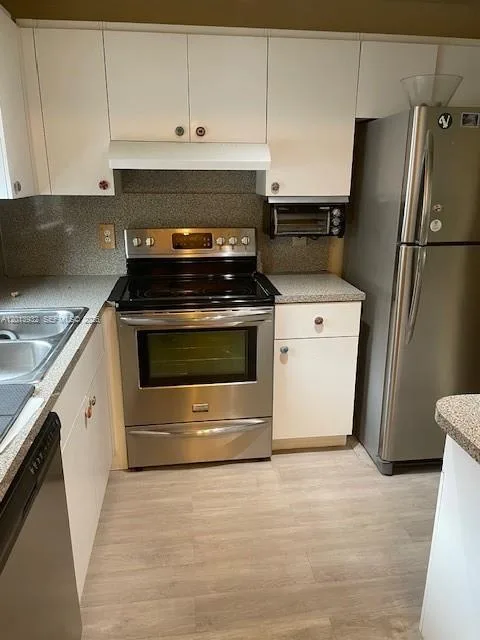 807 W Oakland Park Blvd # G2, Oakland Park, FL 33311 photo 2