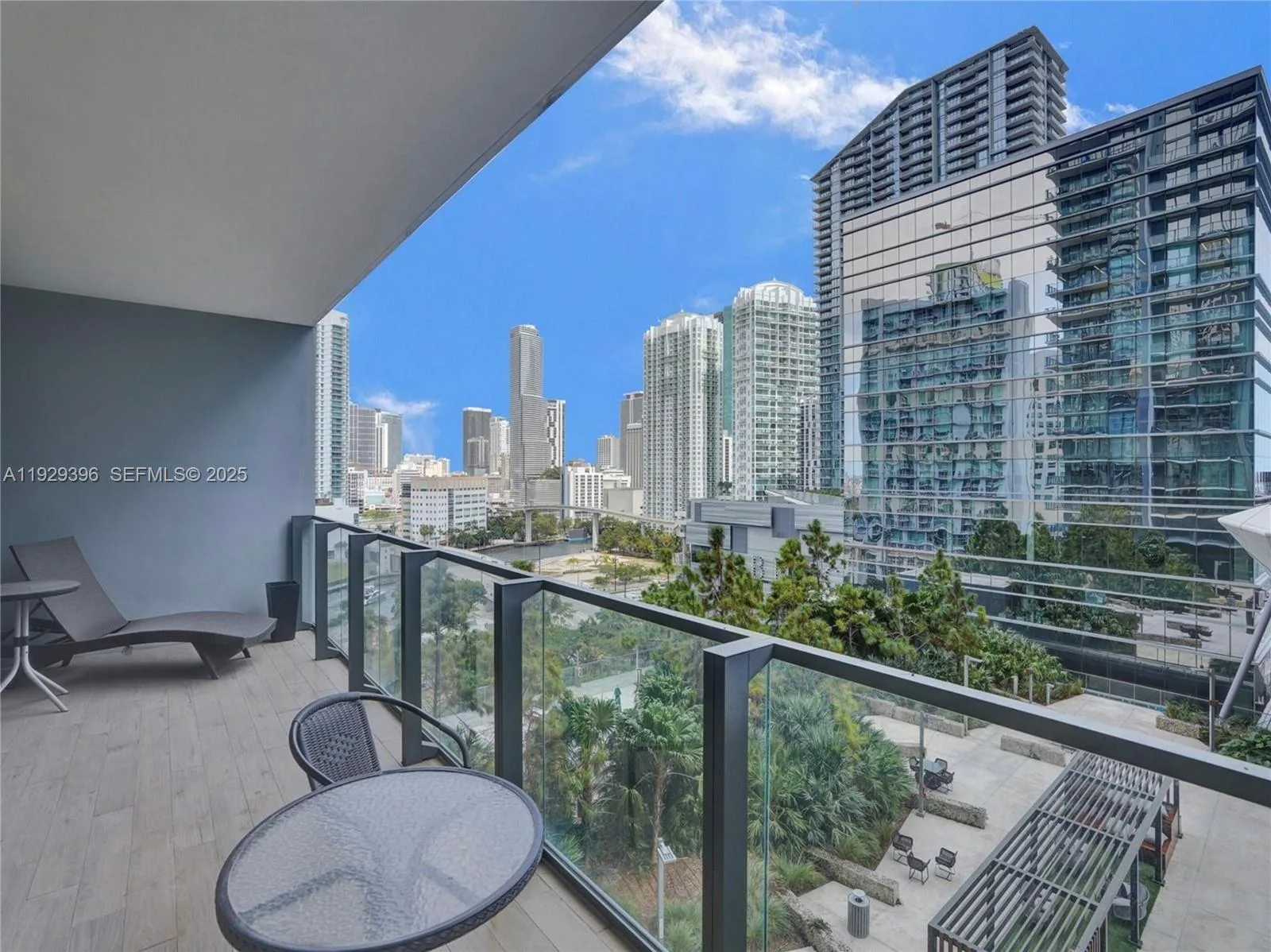 88 SW 7th St # 907, Miami, FL 33130