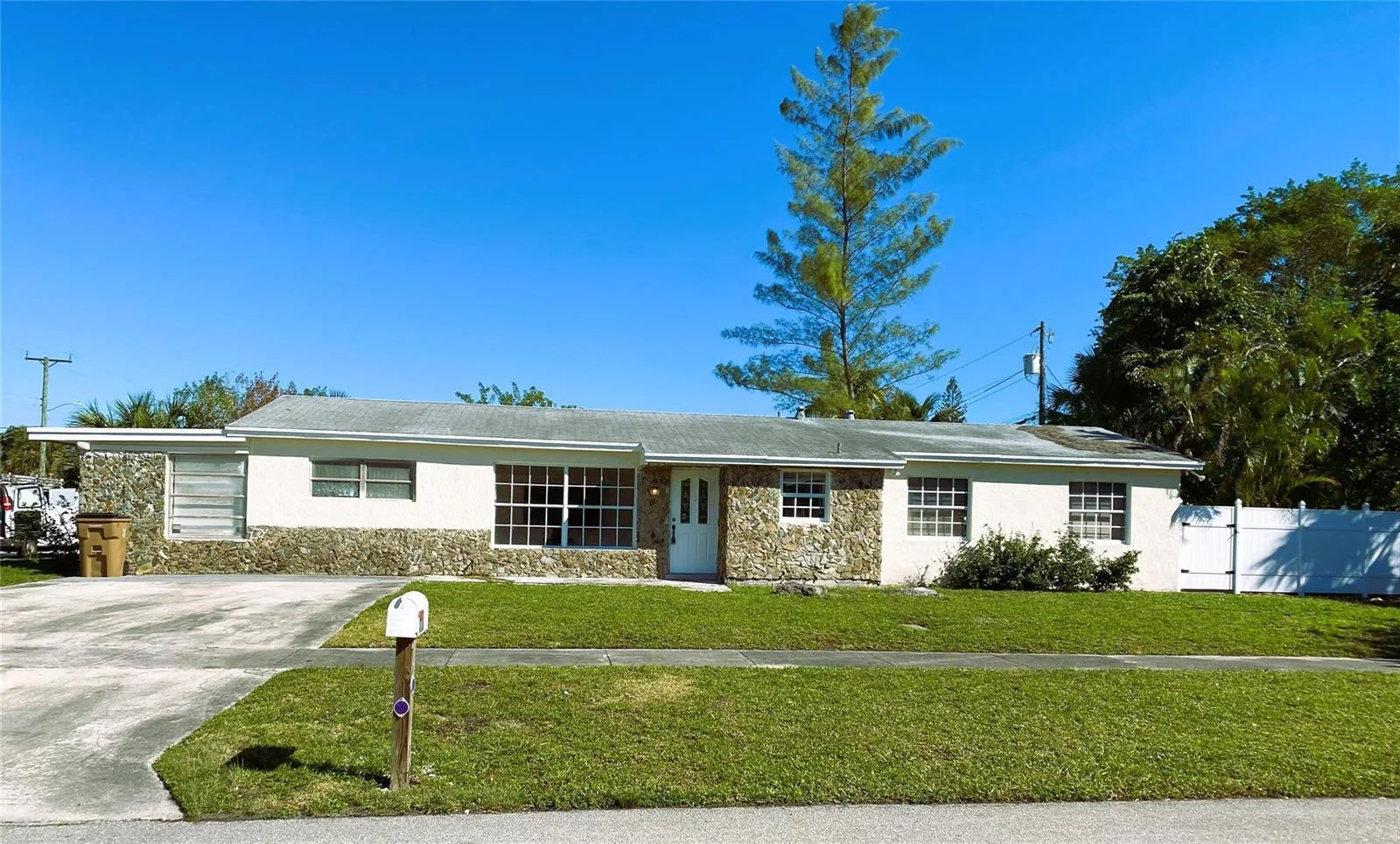 320 NW 4th Avenue # 1, Deerfield Beach, FL 33441