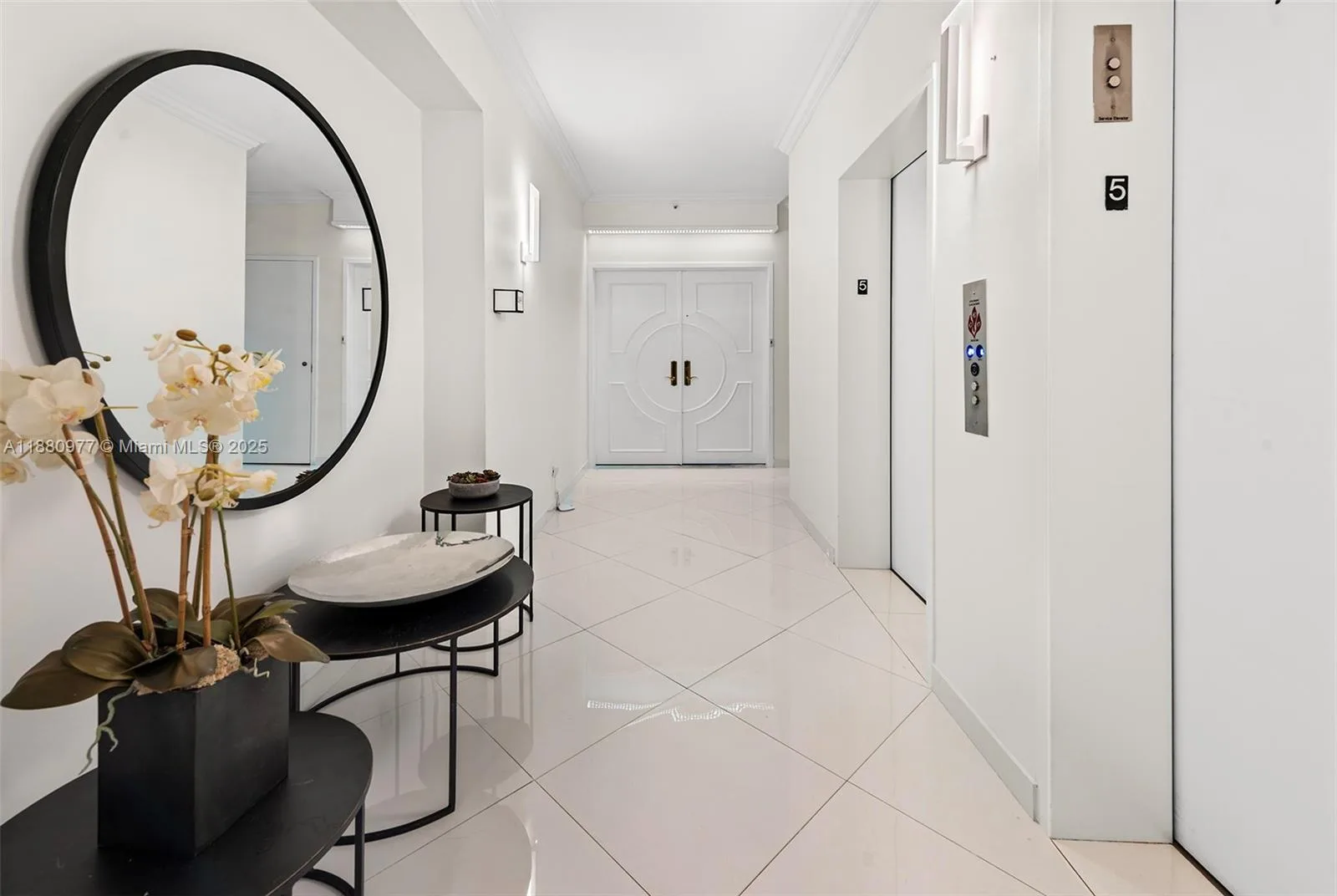 300 S Pointe Dr # 504, Miami Beach, FL 33139 photo 2