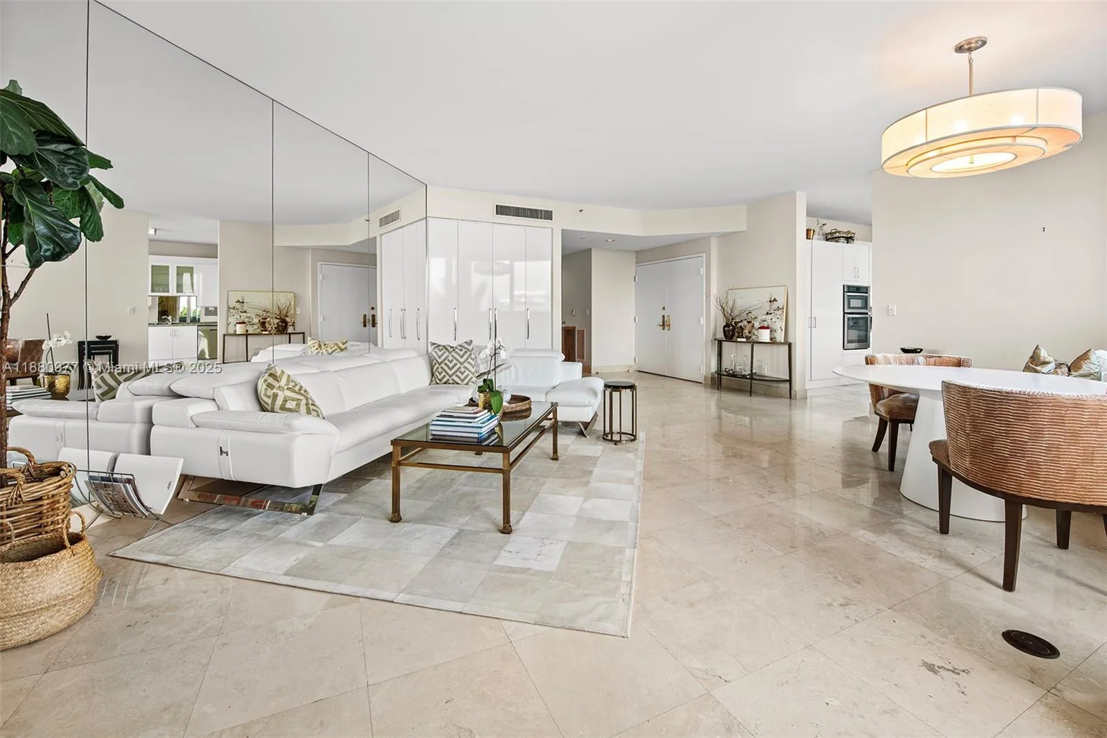300 S Pointe Dr # 504, Miami Beach, FL 33139 photo 4