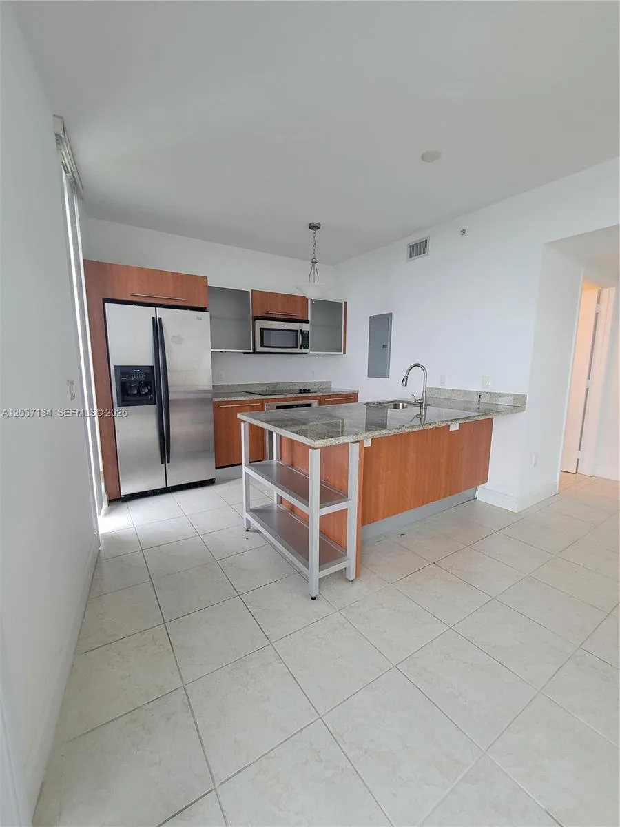 185 SW 7th St # 3500, Miami, FL 33130 photo 3