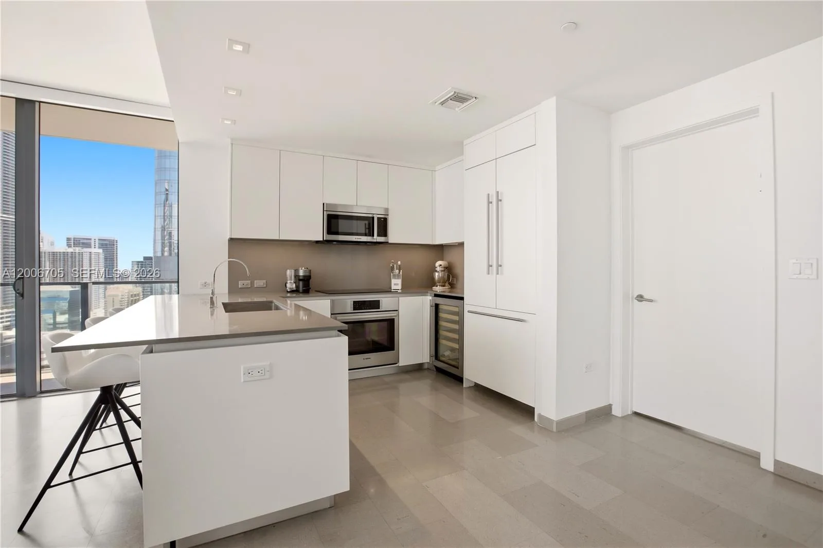 68 SE 6th St # 2701, Miami, FL 33131 photo 4