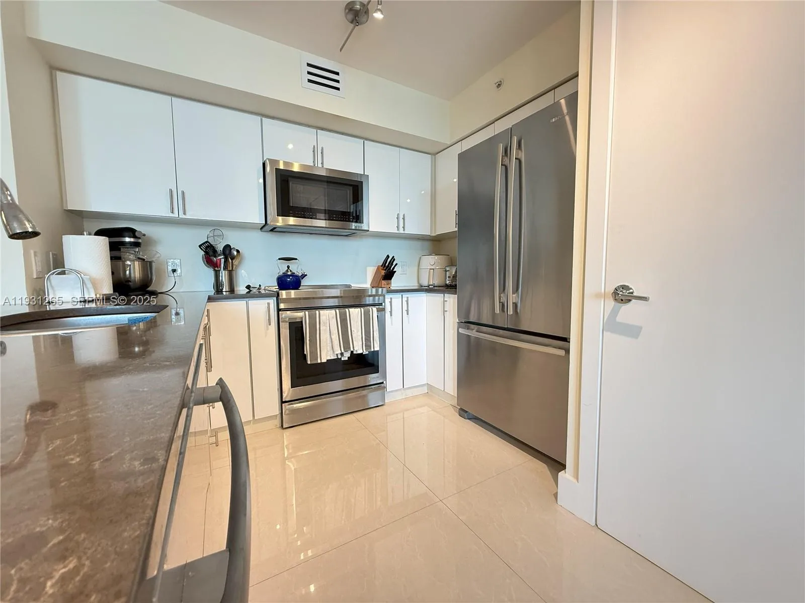 1155 Brickell Bay Dr # 2108, Miami, FL 33131 photo 8