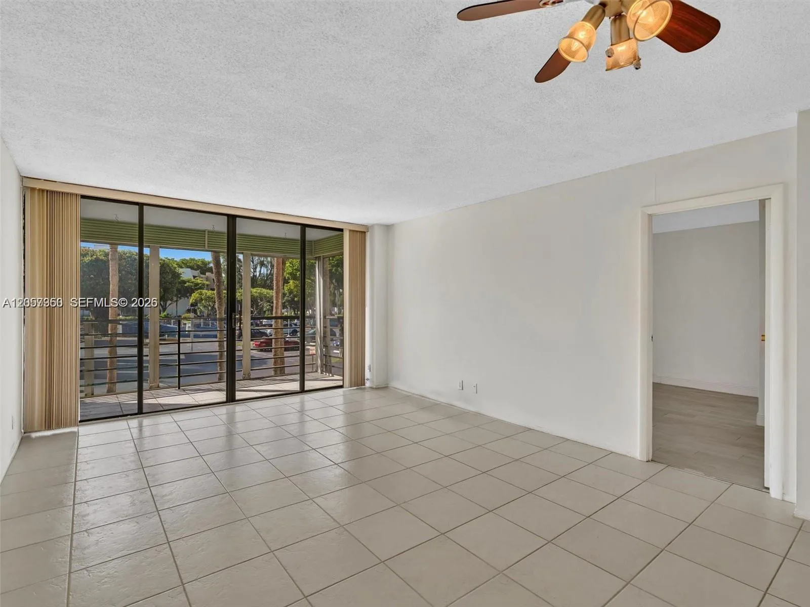 20500 W Country Club Dr # 203, Aventura, FL 33180