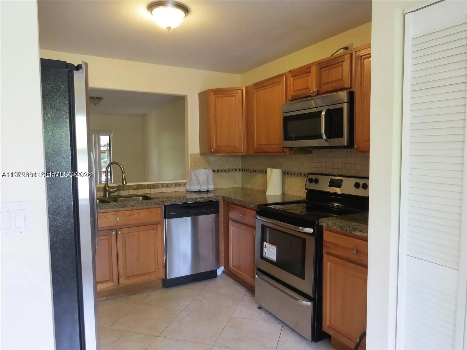 216 Lakeside Cir, Sunrise, FL 33326 photo 4