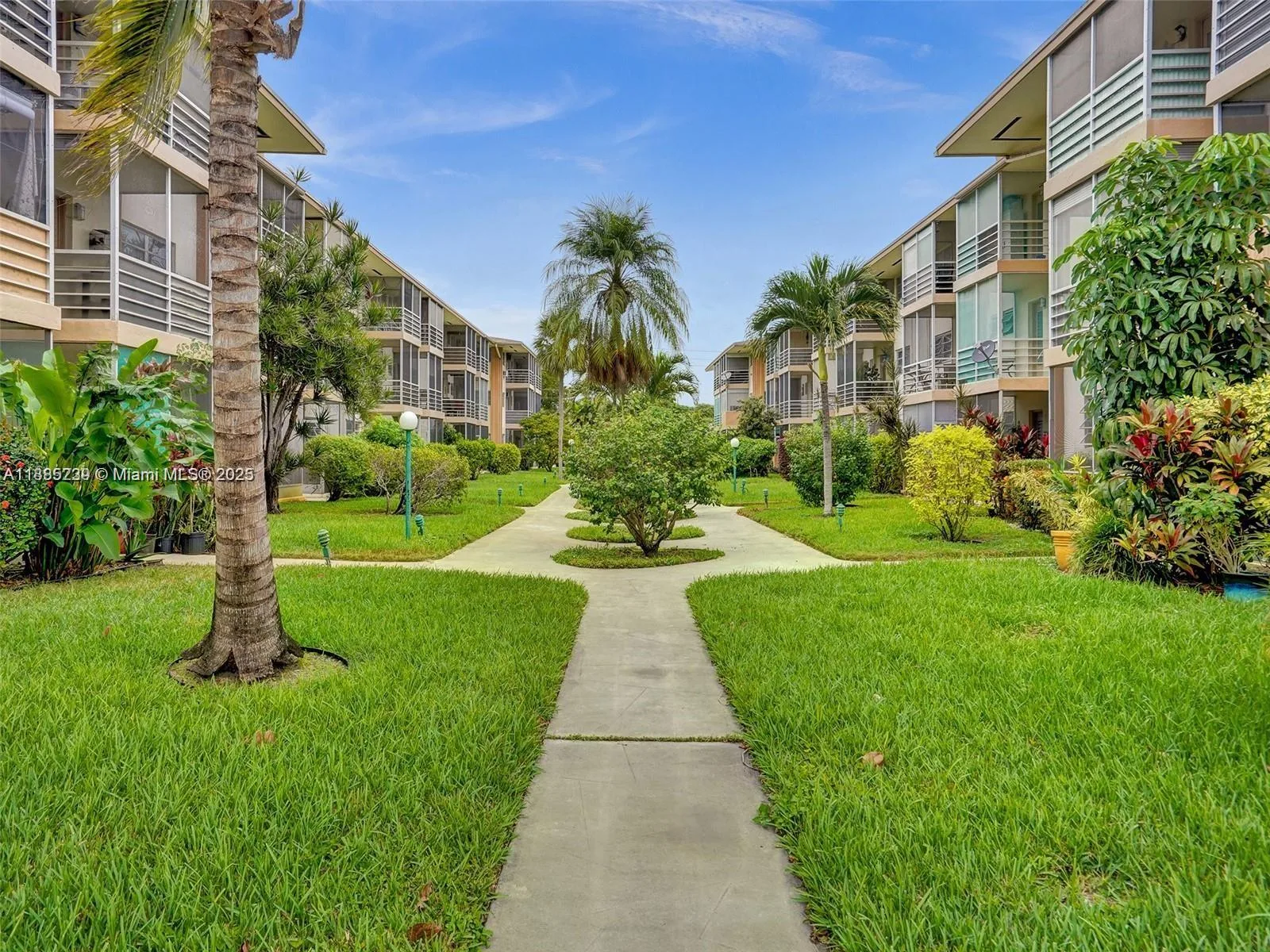 1395 NE 167th St # 315, Miami, FL 33162
