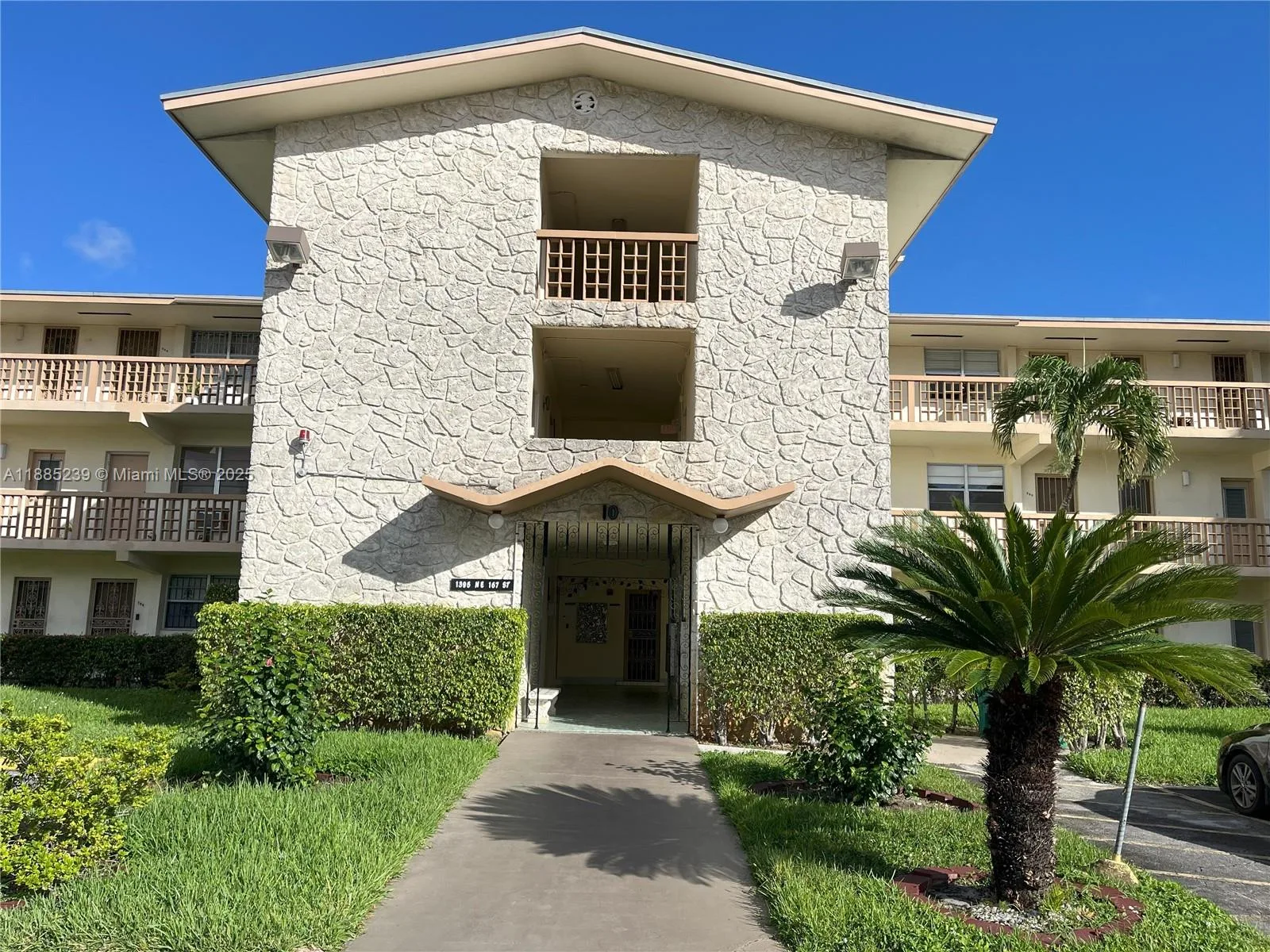 1395 NE 167th St # 315, Miami, FL 33162 photo 2