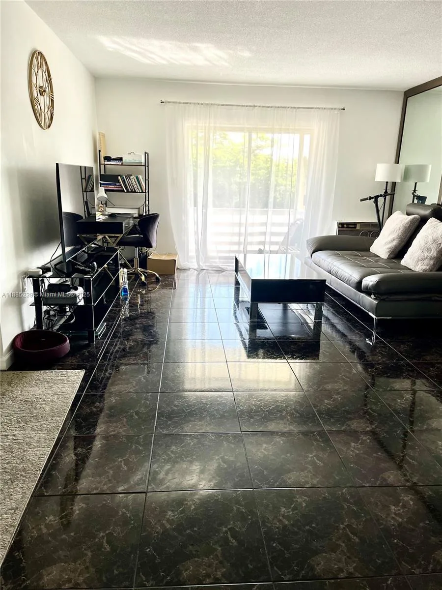 1395 NE 167th St # 315, Miami, FL 33162 photo 4
