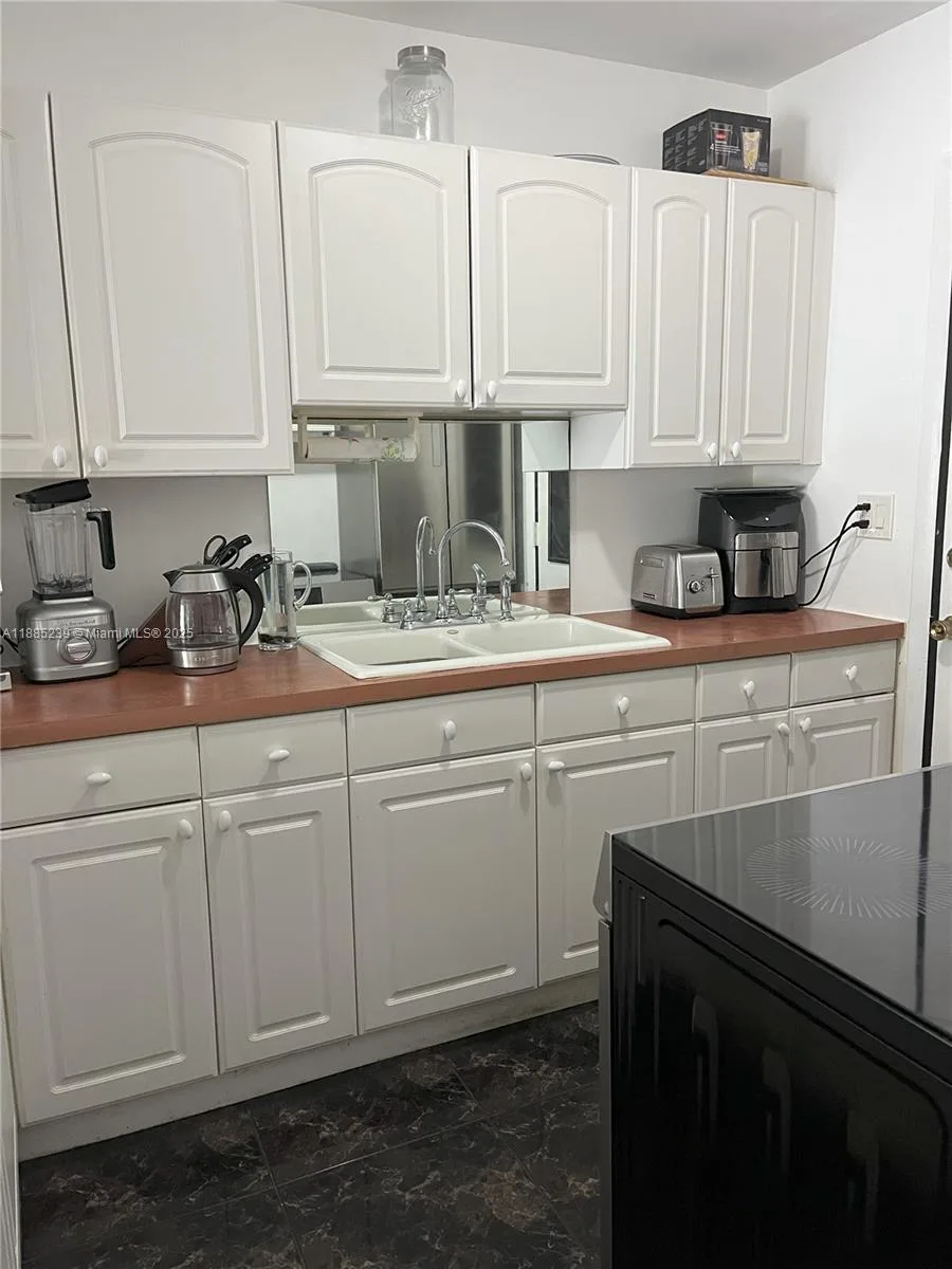 1395 NE 167th St # 315, Miami, FL 33162 photo 5