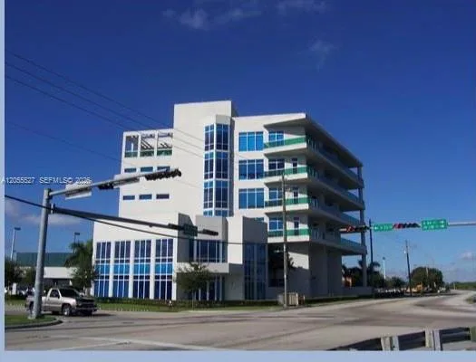 2300 W 84th St # 408, Hialeah, FL 33016
