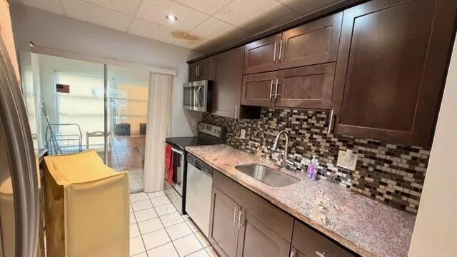 5 Abbey Lane # 104, Delray Beach, FL 33446 — zdjęcie 4