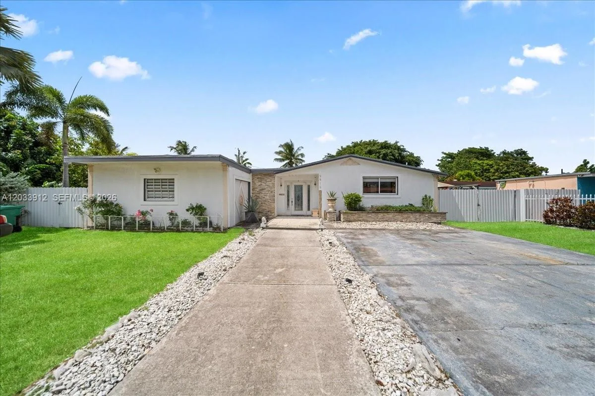 9915 Santos Dr, Cutler Bay, FL 33189