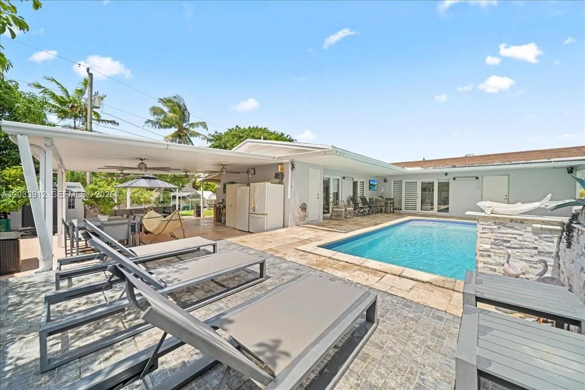 9915 Santos Dr, Cutler Bay, FL 33189 photo 4