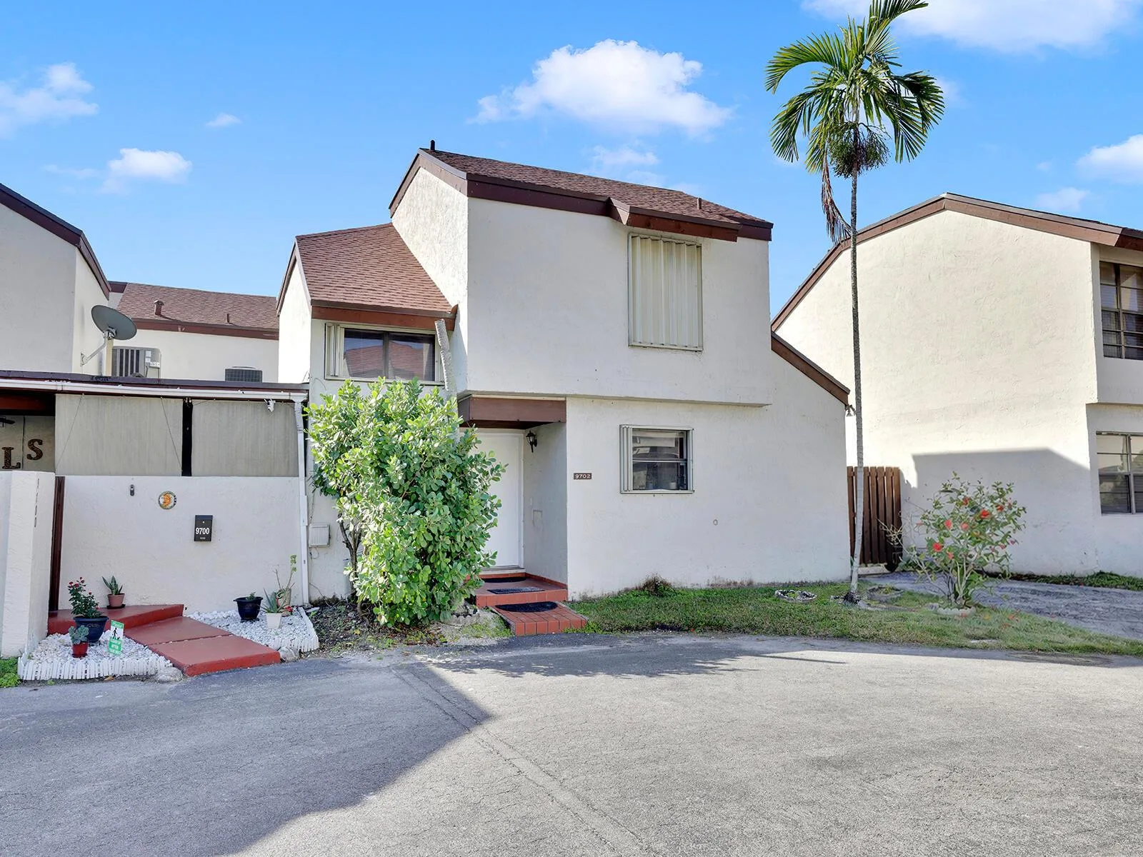 9702 NW 5th Lane # 9702, Miami, FL 33172