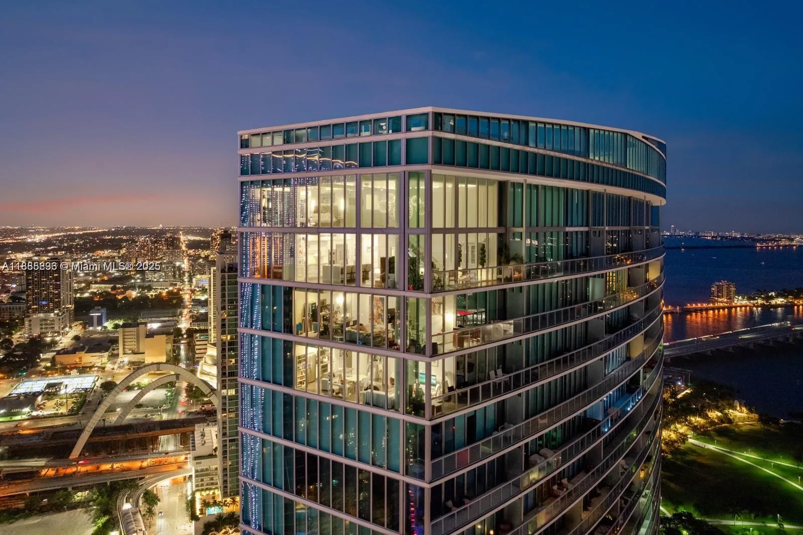 888 Biscayne Blvd # 2112, Miami, FL 33132 photo 3