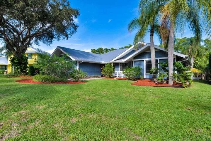 10510 SE Jupiter Narrows Drive, Hobe Sound, FL 33455