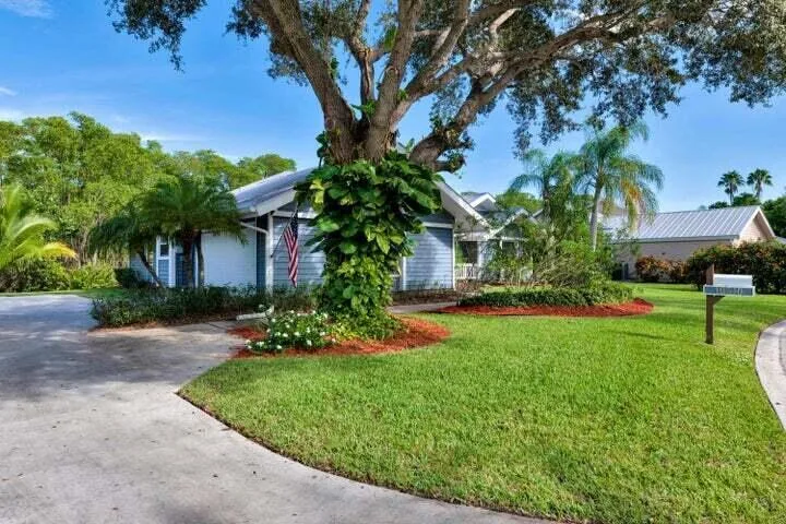 10510 SE Jupiter Narrows Drive, Hobe Sound, FL 33455 photo 2