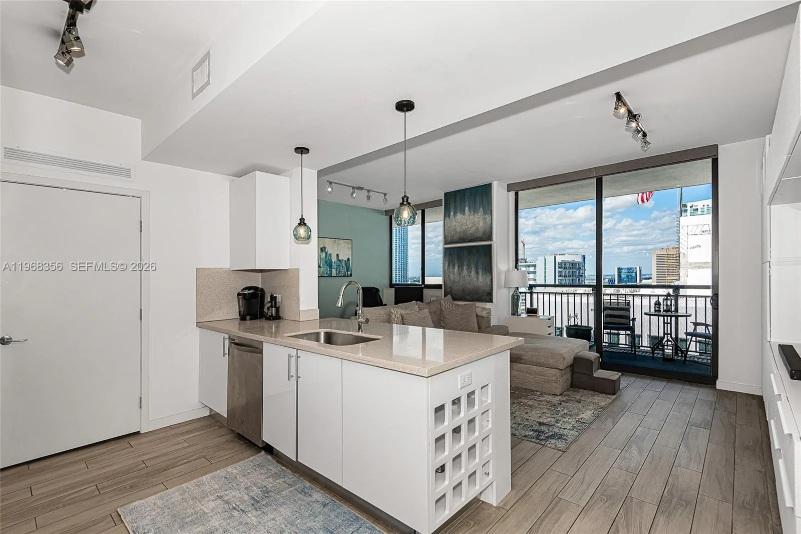 999 SW 1st Ave # 3215, Miami, FL 33130 photo 2