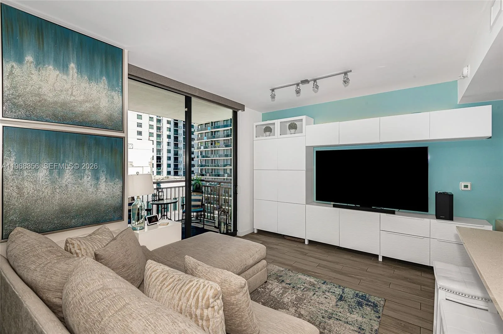 999 SW 1st Ave # 3215, Miami, FL 33130 photo 5
